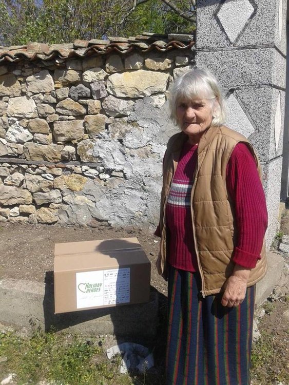 Зарадваха с хранителни продукти за Великден социално слаби от община Димитровград