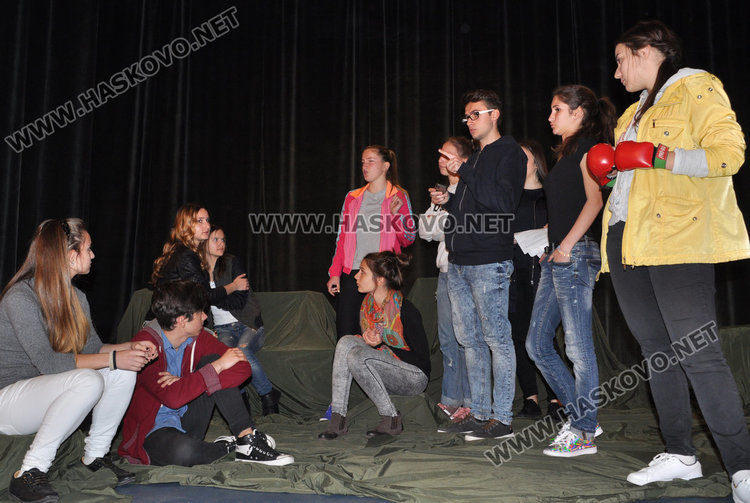 “Арлекин“ с премиера на „Третият рожден ден“