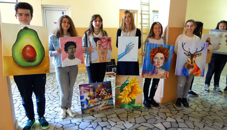 25 ученици от Езиковата подредиха изложба от мечти