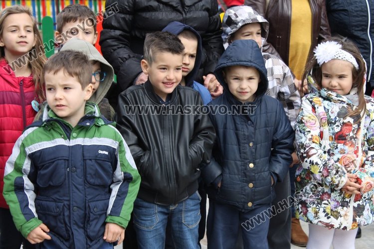 65 000 лв. струва ремонта на детската площадка на ул."С.Врачански"