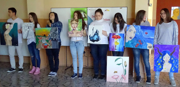 25 ученици от Езиковата подредиха изложба от мечти
