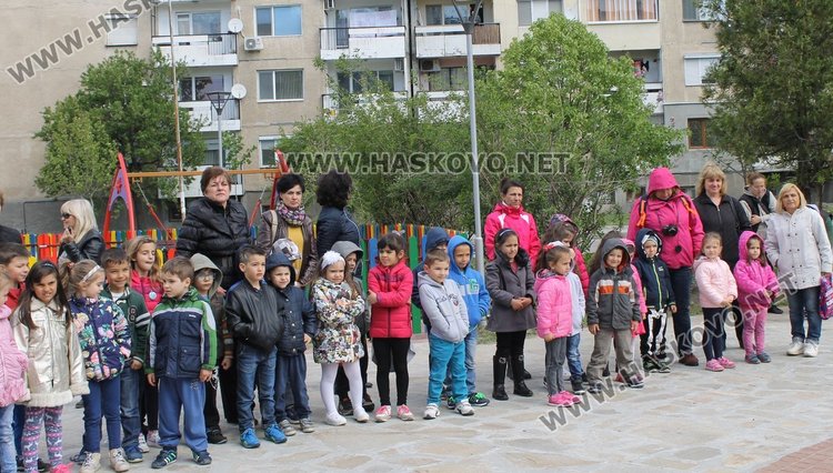 65 000 лв. струва ремонта на детската площадка на ул."С.Врачански"