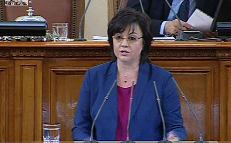  Нинова поиска замразяване на новите заплати на депутатите със задна дата