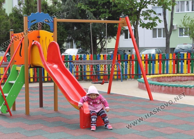 65 000 лв. струва ремонта на детската площадка на ул."С.Врачански"