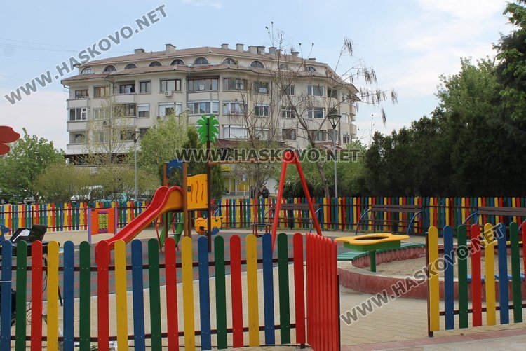 65 000 лв. струва ремонта на детската площадка на ул."С.Врачански"