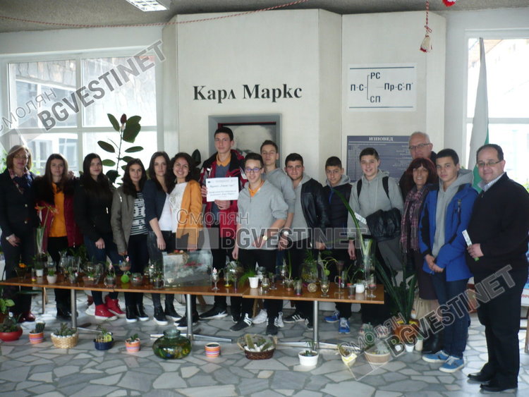 Ученици сътвориха миниградини и флорариуми за Деня на Земята