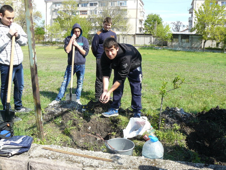 Отбелязаха Деня на Земята в Гимназията по селско стопанство и транспорт
