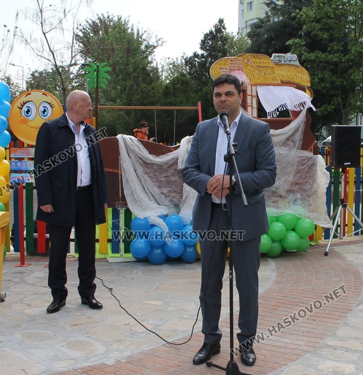 65 000 лв. струва ремонта на детската площадка на ул."С.Врачански"