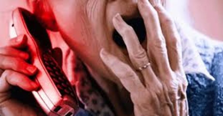 Старица приготви 10 бона за "ало" измамници, полицаите я спряха