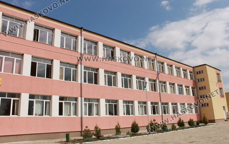 Ученици от кв.Черноконево организираха благотворителен базар за деца в нужда