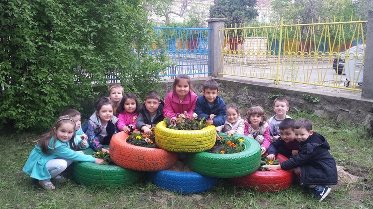 Цветен празник в детска градина „Вяра, Надежда и Любов“