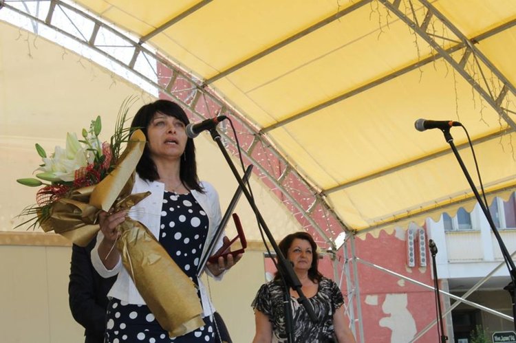 През 2015 година Донка Вълева бе удостоена със званието "Учител на годината" 