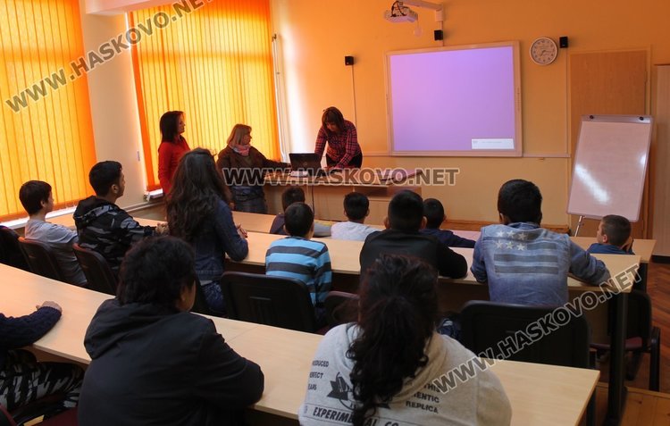 Ученици от кв.Черноконево организираха благотворителен базар за деца в нужда