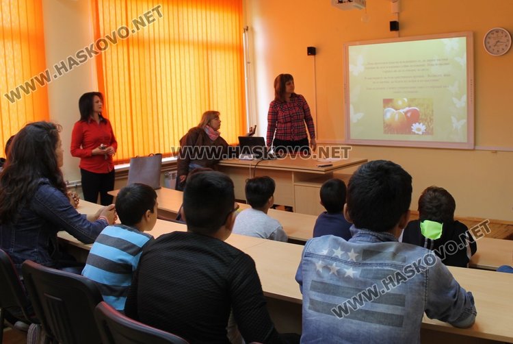 Ученици от кв.Черноконево организираха благотворителен базар за деца в нужда