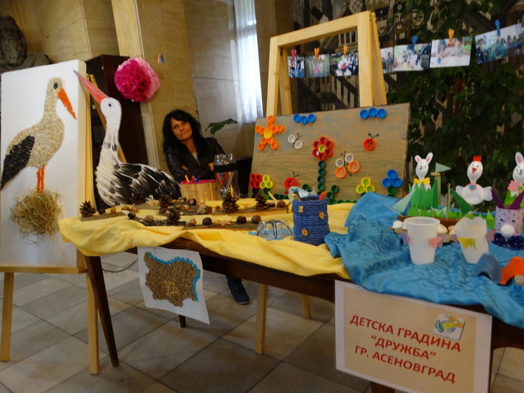 Карта на Земята от екоматериали изработиха деца в Асеновград