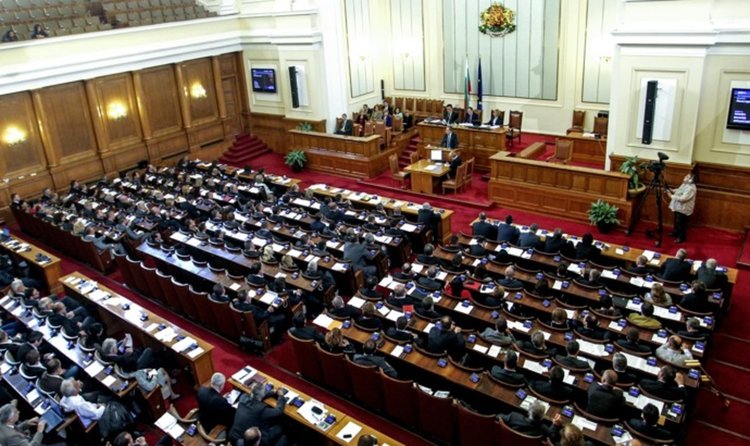 Парламентът нищи урана във водата на Хасково, Йончева обвини ГЕРБ