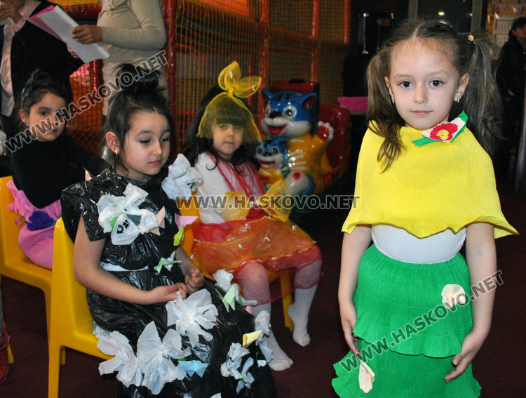 Деца от „Слънце“ направиха екоспектакъл за Деня на Земяната