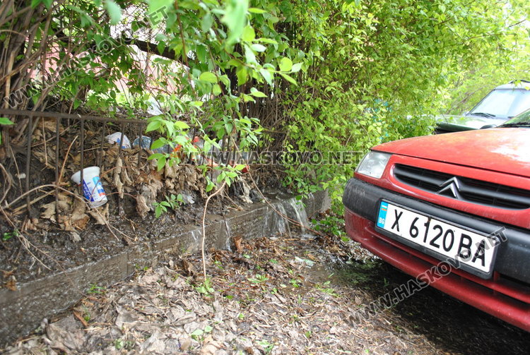 Авария в двора на „Любен Каравелов“, спряха водата в района