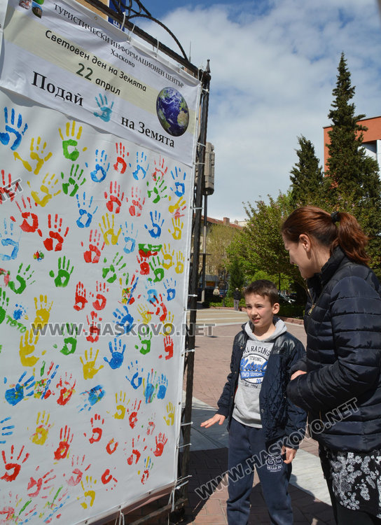Десетки обещаха с отпечатъците си да пазят Земята чиста