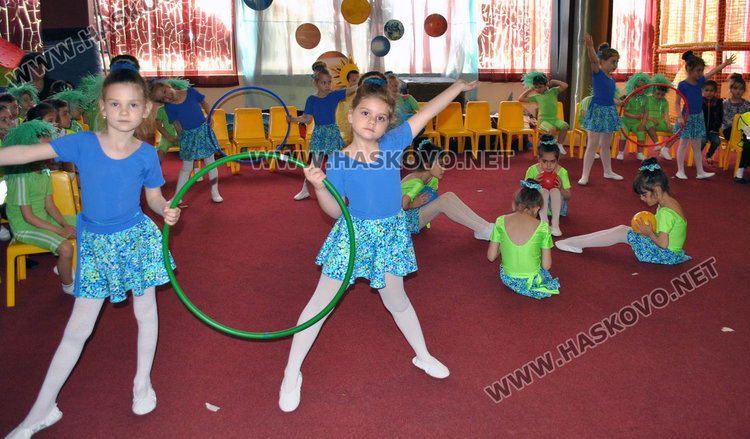 Деца от „Слънце“ направиха екоспектакъл за Деня на Земяната