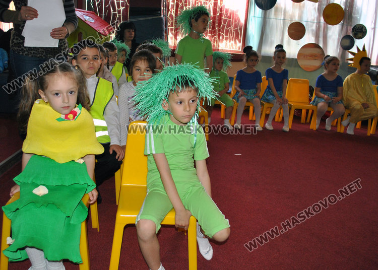 Деца от „Слънце“ направиха екоспектакъл за Деня на Земяната