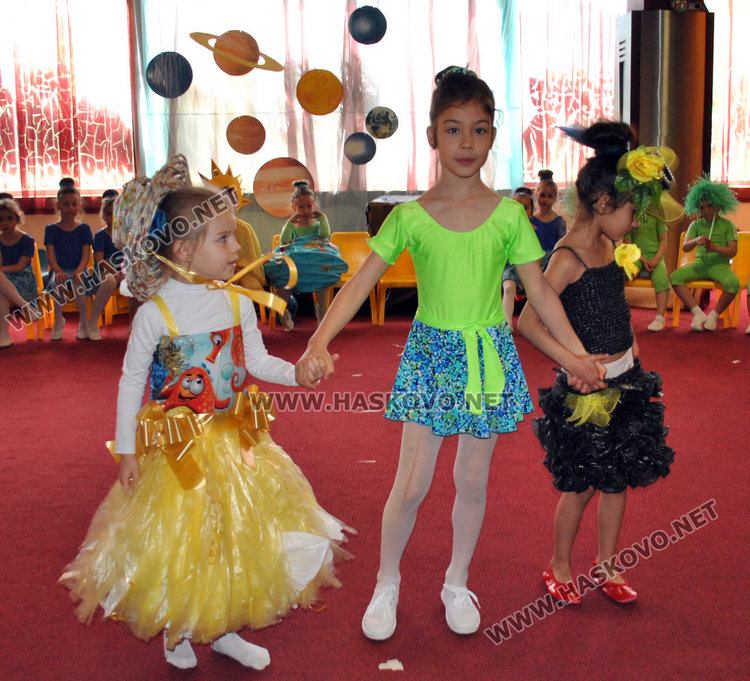 Деца от „Слънце“ направиха екоспектакъл за Деня на Земяната