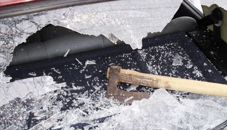 Ромска вендета в Перперек завършва с меле и погром над автомобили