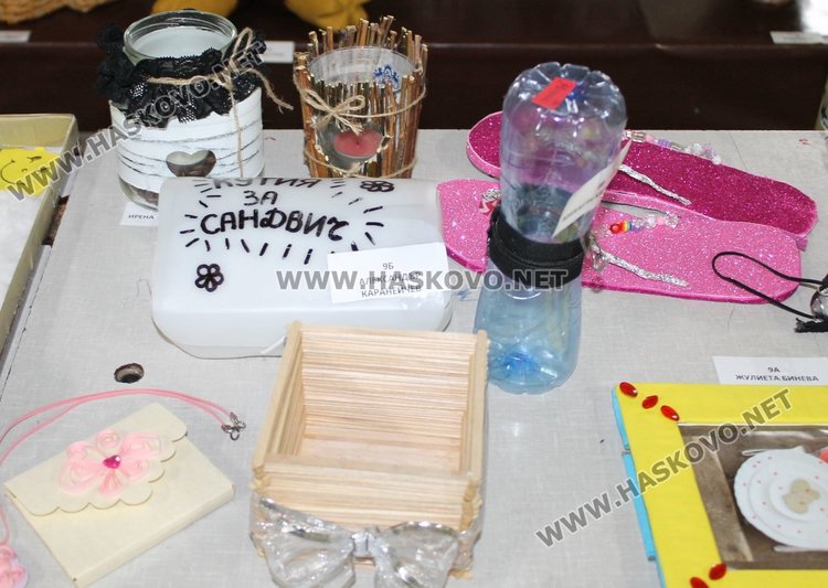 Богоровци подредиха изложба от боклуци