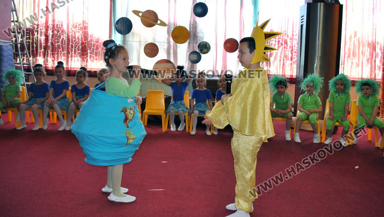 Деца от „Слънце“ направиха екоспектакъл за Деня на Земяната