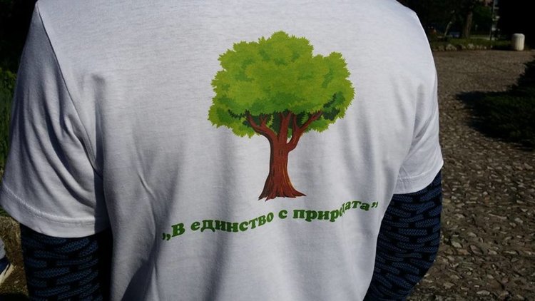 В деня на Земята: Младежи се погрижиха за зелените площи в парк "П.Пенев"