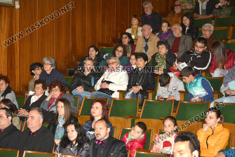 Шест хора участват в маратона“ България пее!“ в Хасково