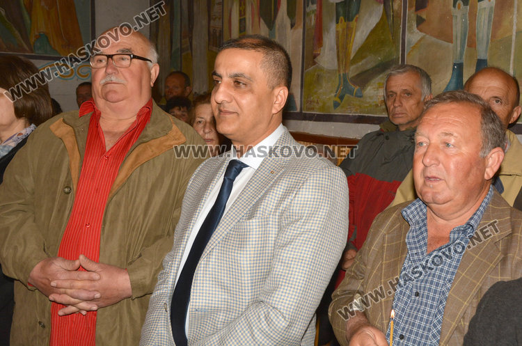 Посланика на Палестина д-р Ахмед Ал Мадбух /в средата/