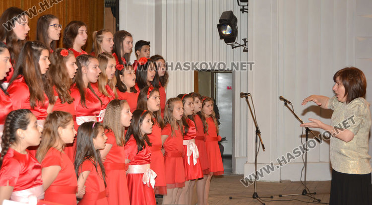 Шест хора участват в маратона“ България пее!“ в Хасково