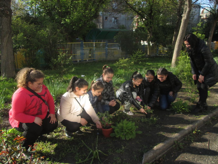 Отбелязват Ден на Земята в ОУ „ Св. Св. Кирил и Методий“