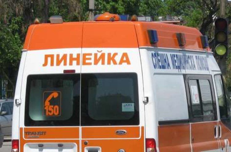 Загинал и 3 пострадали при тежка катастрофа