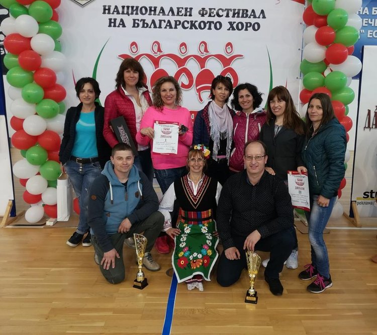 "Гайтани" завоюваха две награди от фестивал на хорото в Свиленград