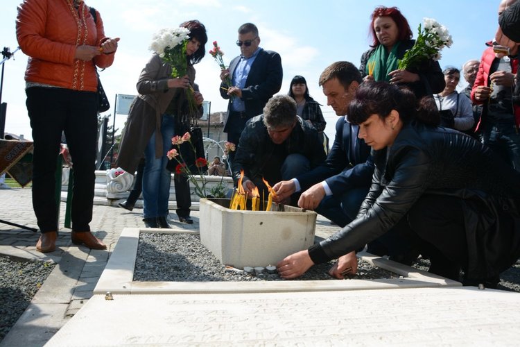 Поклонение пред Шестте ангели, загинали преди 6 години на Черния Великден в Симеоновград