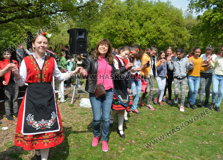 Учениците от "Климент" се забавляваха на „Пица парти” на Кенана