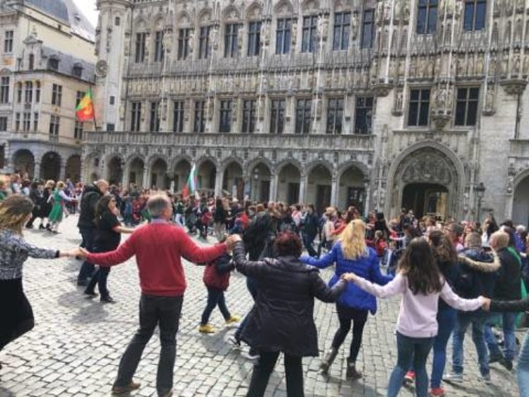 Голямото хоро в Брюксел тръгна начело с Хасково и евродепутата Ева Майдел 