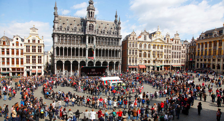 Голямото хоро в Брюксел тръгна начело с Хасково и евродепутата Ева Майдел 