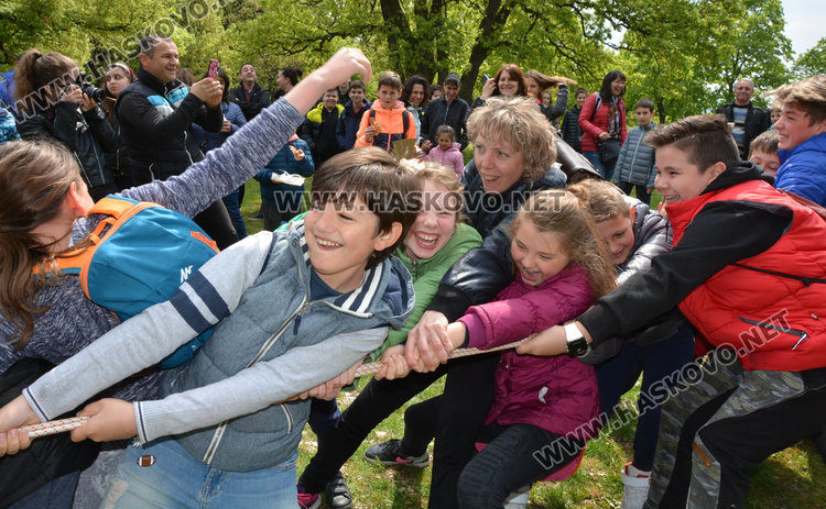 Учениците от "Климент" се забавляваха на „Пица парти” на Кенана
