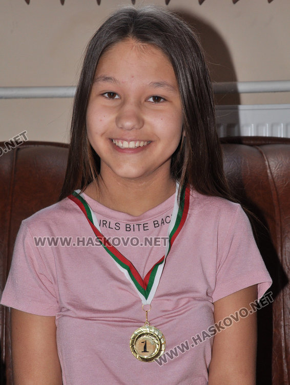 Седмокласничка от „Смирненски“ със златен медал от Националната олимпиада по история