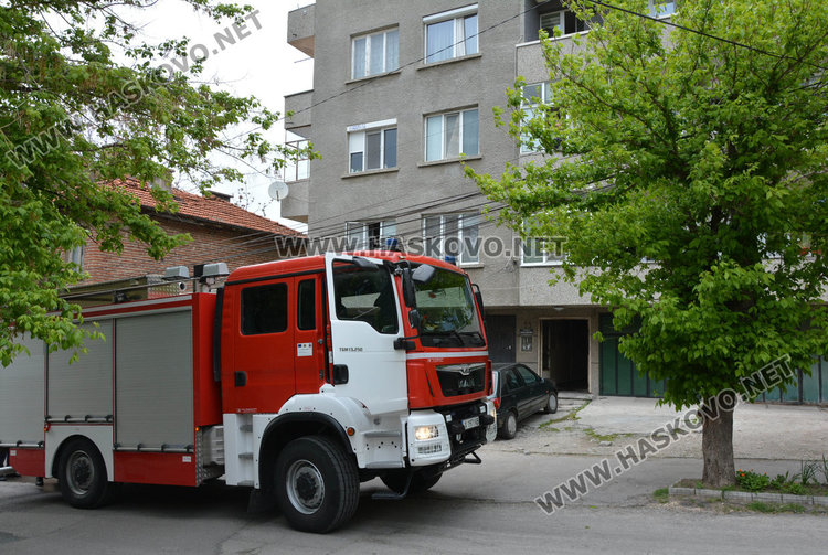 Телевизор подпали незаконна къща в „Република“, горя мазе и пристройка
