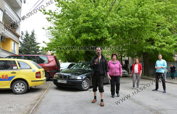 Телевизор подпали незаконна къща в „Република“, горя мазе и пристройка