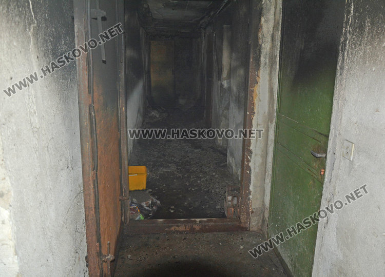 Телевизор подпали незаконна къща в „Република“, горя мазе и пристройка