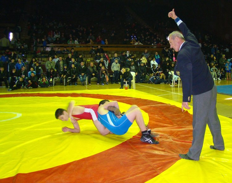 Поредни успехи спечелиха състезатели на СК по борба -Димитровград