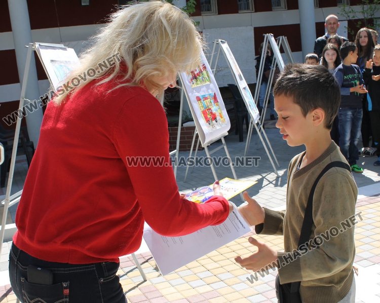 Димитровградски деца нарисуваха бедствието в Хитрино