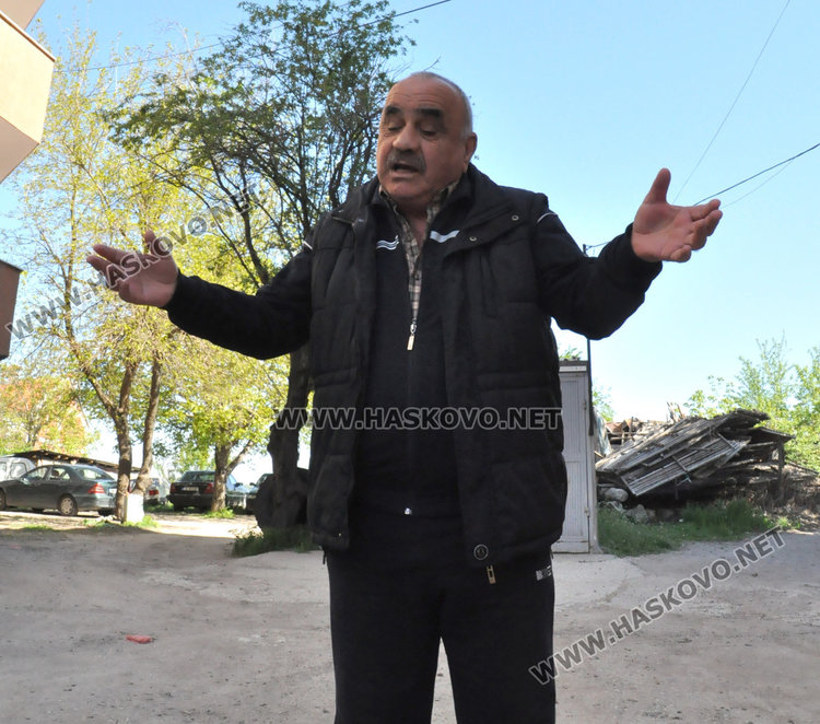 Рено на търговка изгоря в среднощна клада в Червена стена