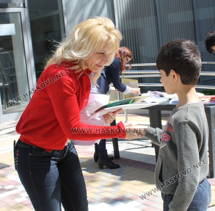 Димитровградски деца нарисуваха бедствието в Хитрино