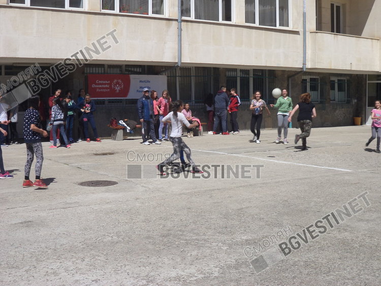 Златаровци обраха златните медали по футбол и народна топка в турнира на Спешъл Олимпикс